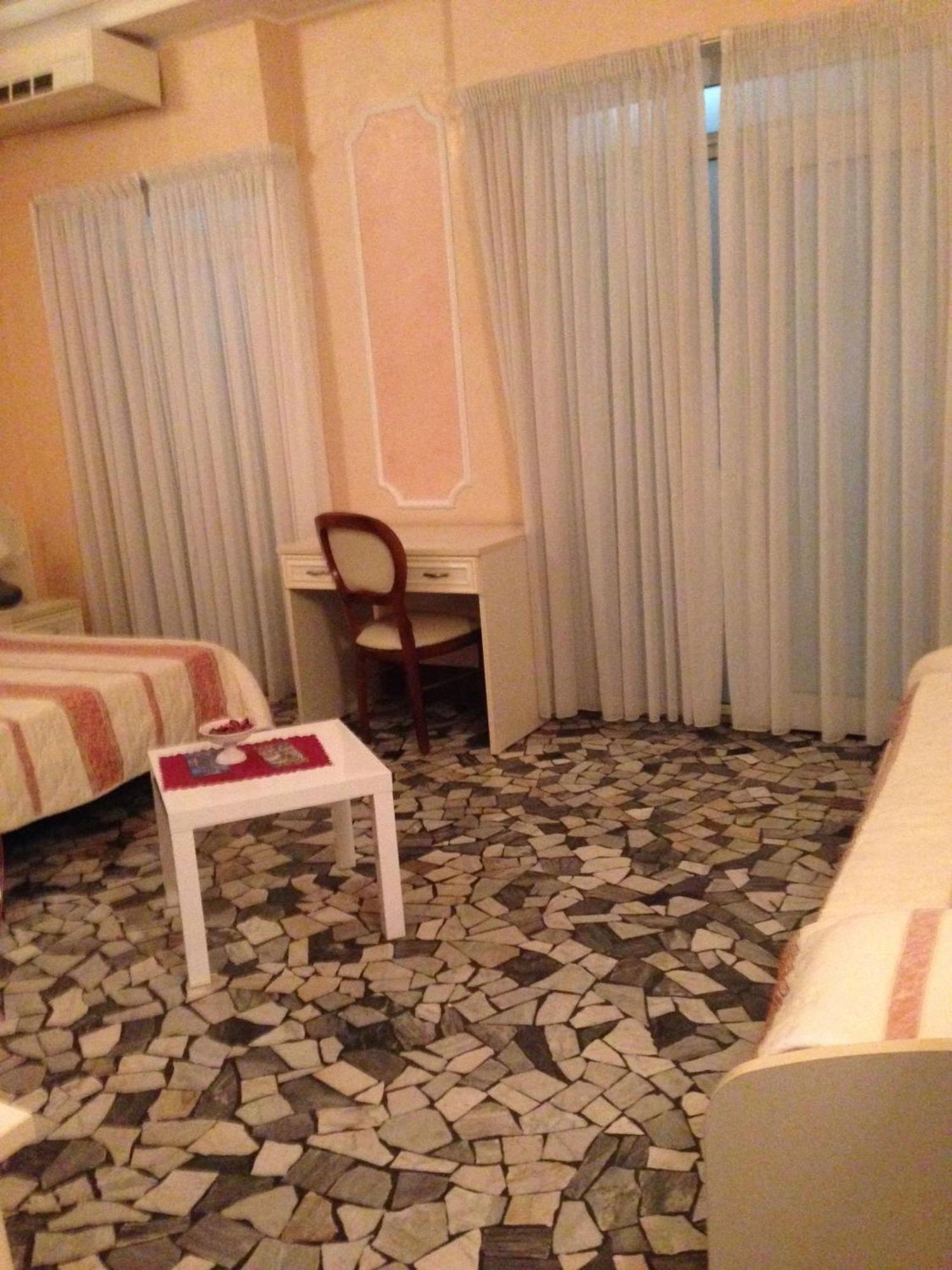 ريميني Hotel Residence Maria Grazia الغرفة الصورة